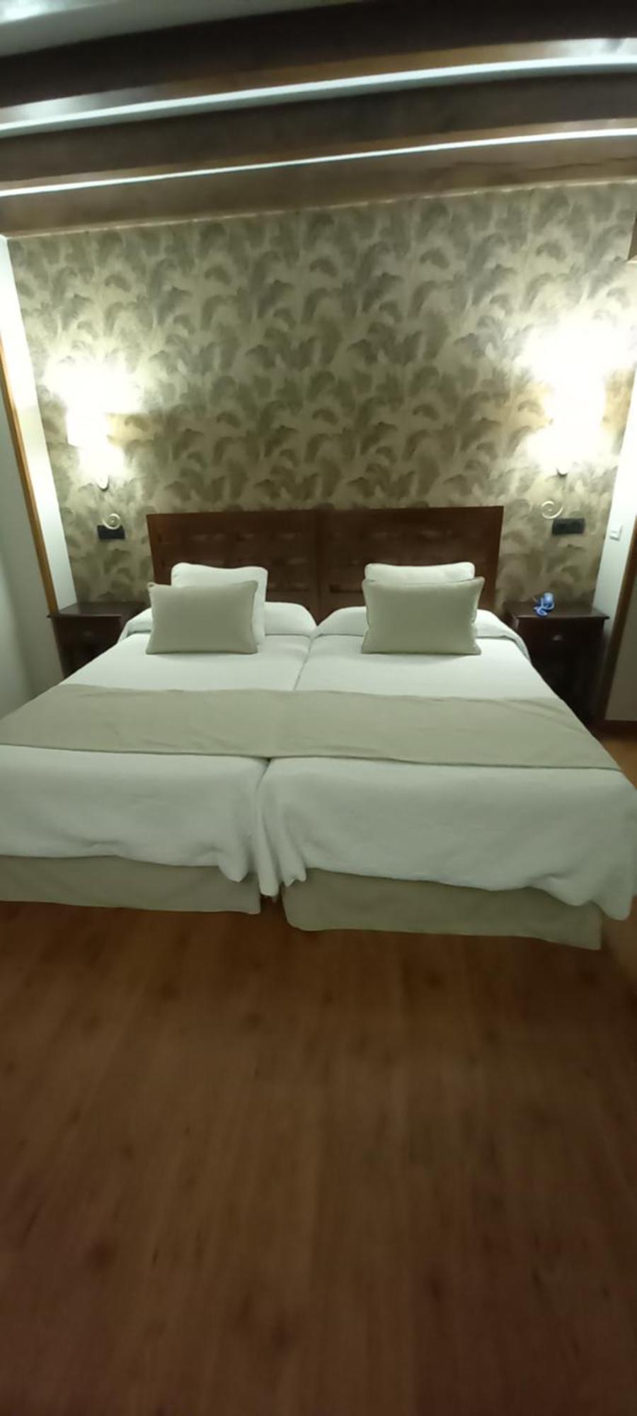 La Casona De Revolgo Hotel ซันติยานาเดลมาร์ ภายนอก รูปภาพ